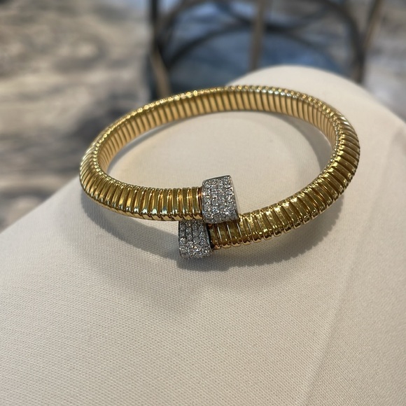 Afarin Collection Tubogas Diamond Bypass Cuff Bangle Bracelet in 18k - Picture 3 of 16